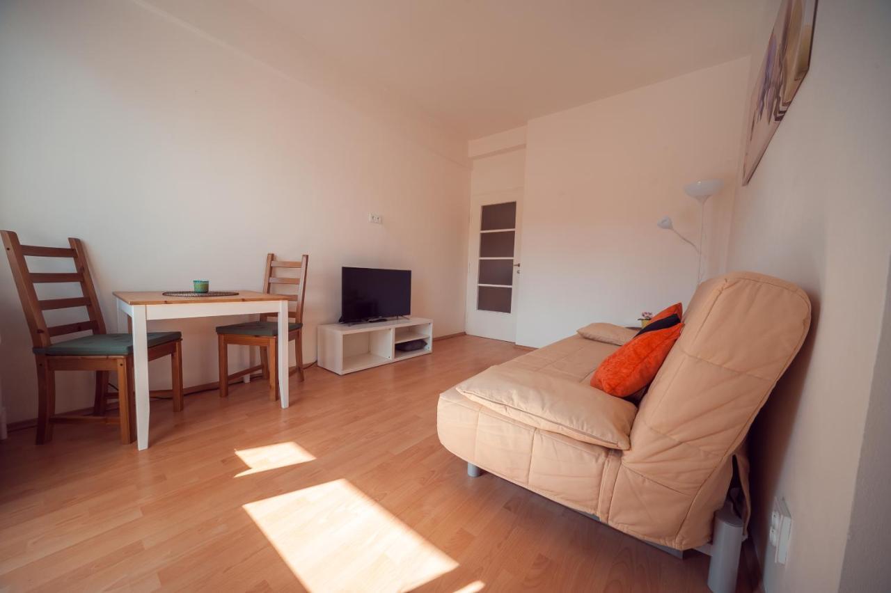 Falcon Street No.72 Apartment